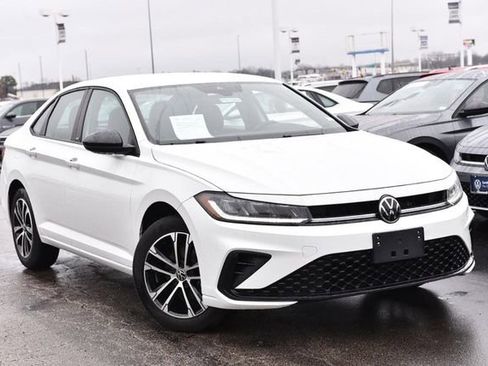 Certified 2025 Volkswagen Jetta Sport image 2