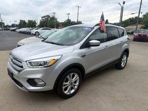 Used 2017 Ford Escape SE w/ Equipment Group 201A FWD image 3