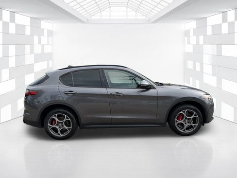 Used 2023 Alfa Romeo Stelvio Sprint RWD image 8