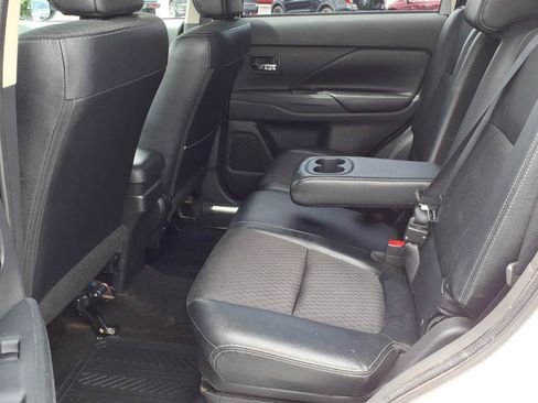 Used 2015 Mitsubishi Outlander SE AWD/4WD image 4