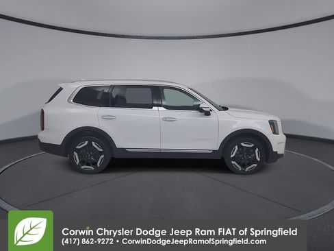 Used 2025 Kia Telluride S FWD image 17