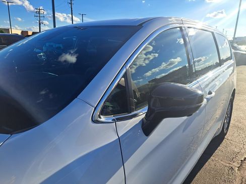 New 2026 Chrysler Pacifica Select FWD image 36