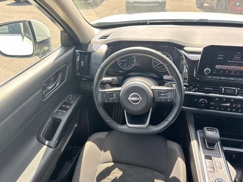 Used 2025 Nissan Pathfinder SV AWD/4WD image 18