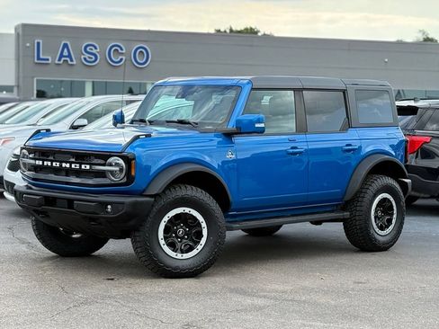 Used 2023 Ford Bronco Outer Banks w/ Sasquatch Package AWD/4WD image 1