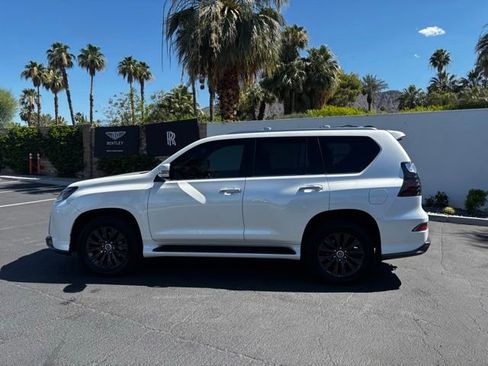 Used 2023 Lexus GX 460 Premium w/ Accessory Package AWD/4WD image 8