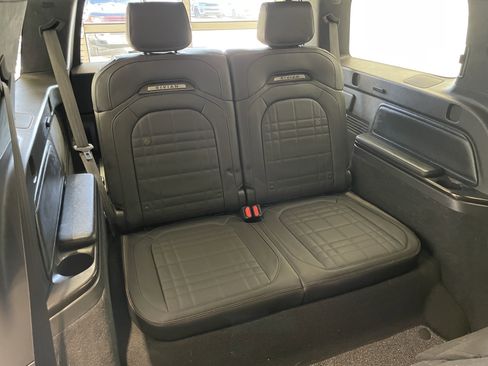 Used 2025 Rivian R1S Premium image 33