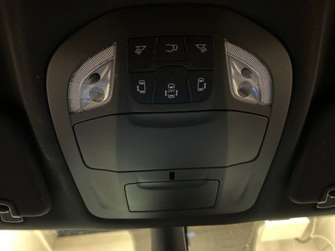 Used 2025 Chrysler Pacifica Select image 24