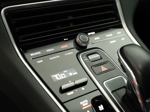 Used 2018 Porsche Panamera 4 image 27