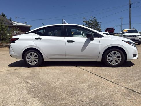 Used 2024 Nissan Versa S FWD image 4