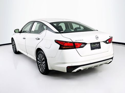 Used 2024 Nissan Altima 2.5 SV w/ SV Premium Package FWD image 5