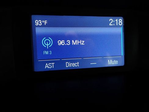 Used 2014 Ford Focus SE w/ SE Sport Package FWD image 3