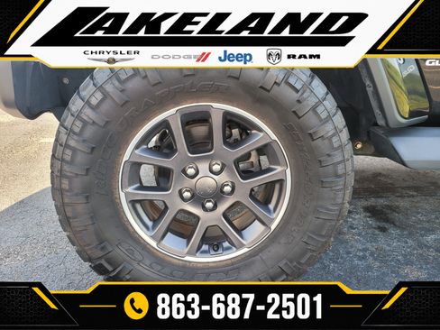 Used 2020 Jeep Gladiator Overland AWD/4WD image 8