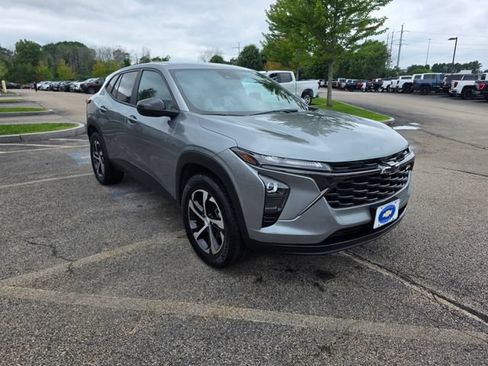Used 2024 Chevrolet Trax RS FWD image 5