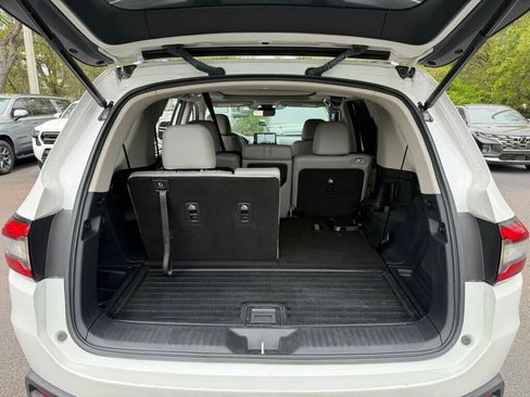 Used 2025 Honda Pilot Touring image 10