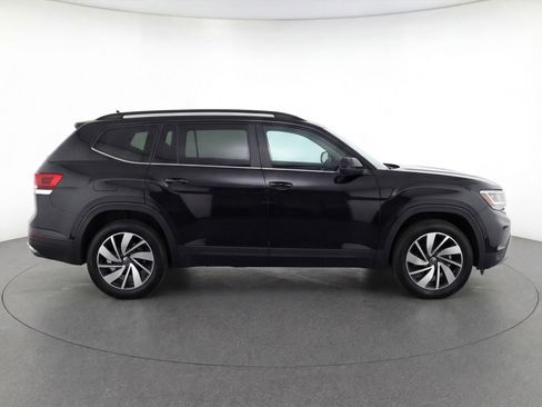 Used 2025 Volkswagen Atlas SE FWD image 11
