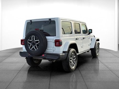 Used 2025 Jeep Wrangler Unlimited Sahara AWD/4WD image 7