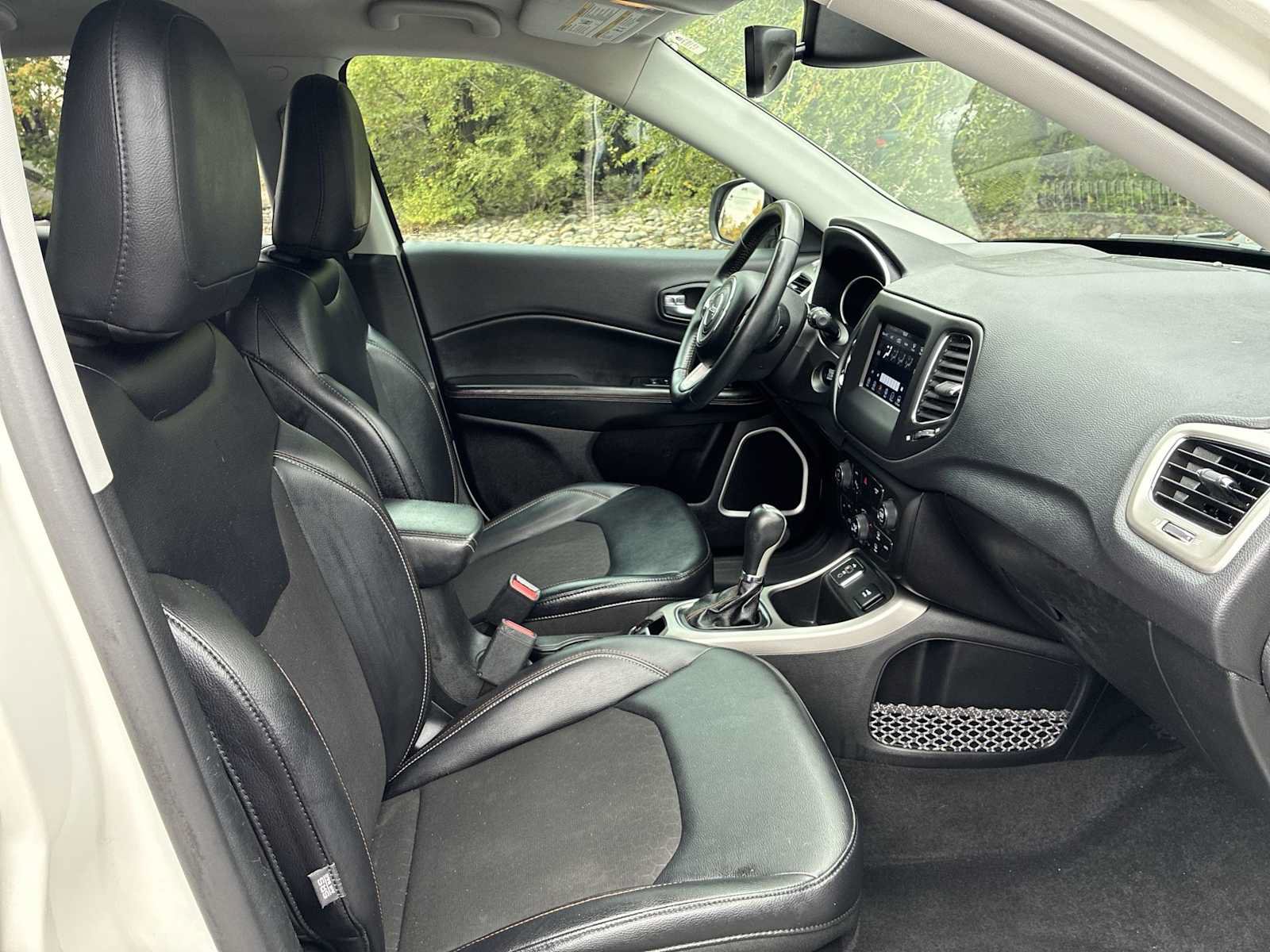 Used 2017 Jeep Compass Latitude w/ Popular Equipment Group FWD image 24