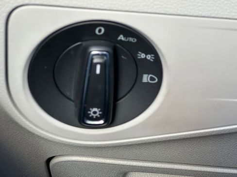 Used 2023 Volkswagen Tiguan SE R-Line image 18