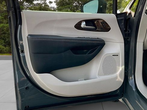 Used 2022 Chrysler Pacifica Limited image 22