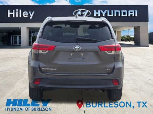 Used 2019 Toyota Highlander XLE image 4