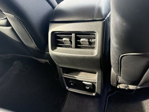 Used 2024 Ford Edge SEL w/ Convenience Package image 37