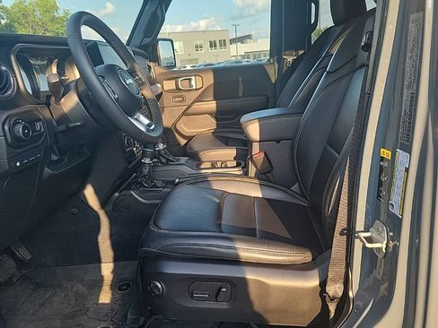 Used 2024 Jeep Wrangler Unlimited Sahara AWD/4WD image 31