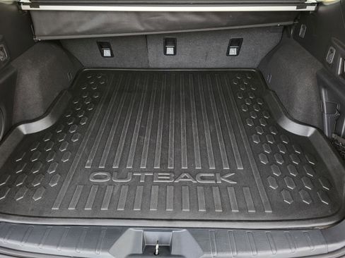 Used 2025 Subaru Outback Onyx Edition image 10