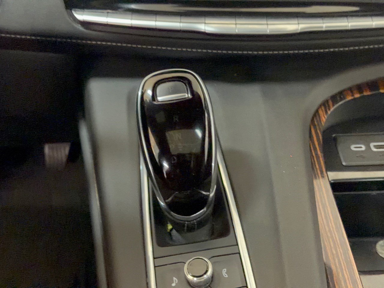 Used 2023 Cadillac Escalade Premium Luxury AWD/4WD image 21