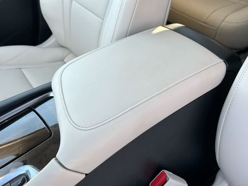 Used 2022 Buick Enclave Premium w/ Surround and Sites Package image 21