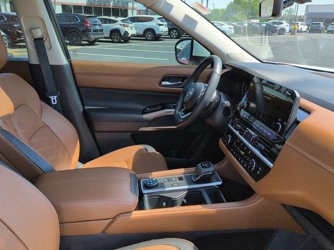 Used 2025 Nissan Pathfinder Platinum w/ Cargo Package AWD/4WD image 10