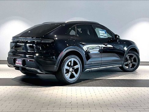 New 2026 Porsche Macan 4 Electric image 7