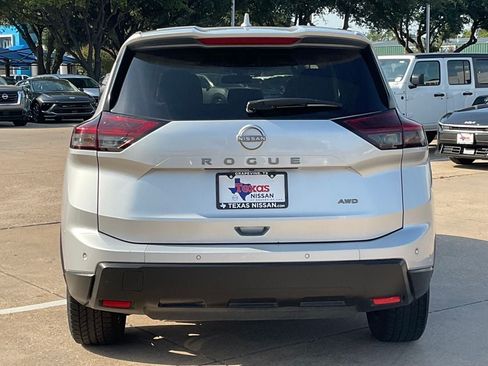Used 2025 Nissan Rogue SV AWD/4WD image 5
