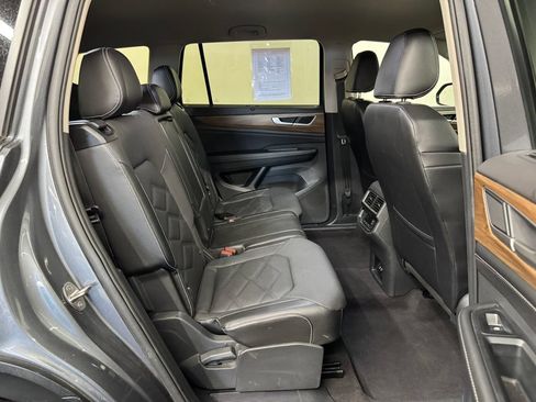 Used 2024 Volkswagen Atlas SE AWD/4WD image 28