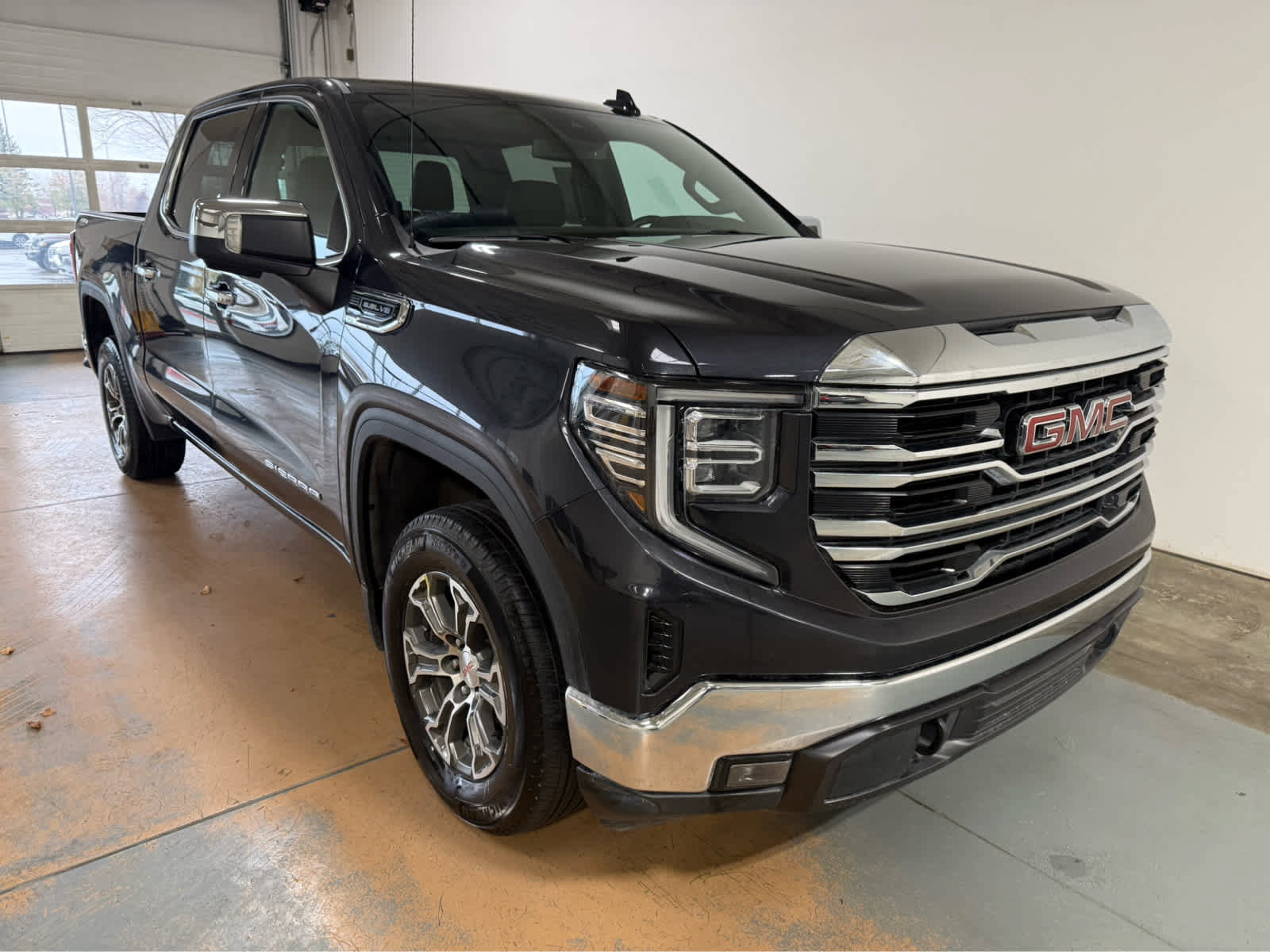 Used 2025 GMC Sierra 1500 SLT AWD/4WD image 5