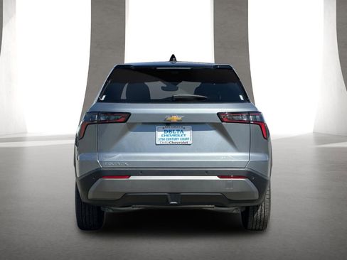 New 2026 Chevrolet Equinox LT w/ Convenience Package II FWD image 5