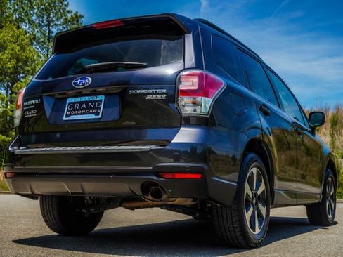 Used 2017 Subaru Forester 2.5i Limited AWD/4WD image 12