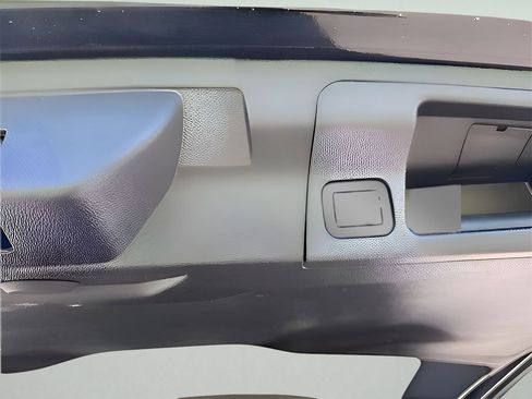 Used 2023 GMC Acadia SLT image 16