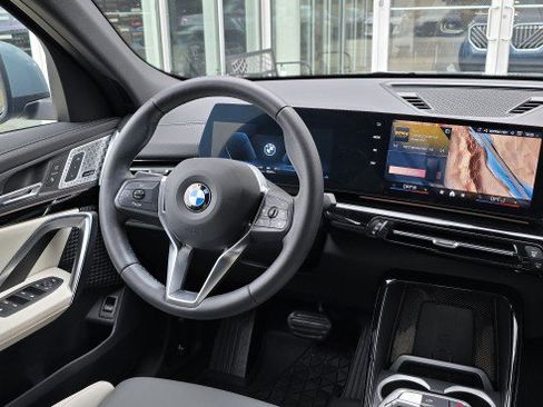 Certified 2025 BMW X2 xDrive28i w/ Convenience Package image 19