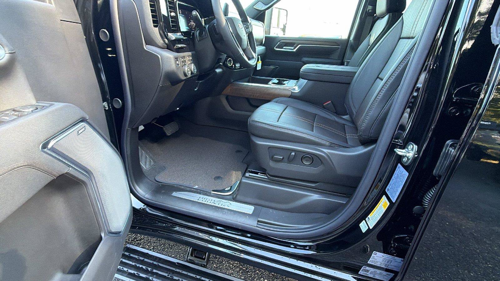 New 2026 Chevrolet Silverado 2500 High Country w/ High Country Premium Package AWD/4WD image 17