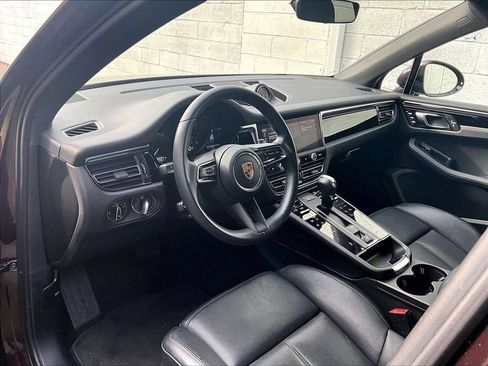 Certified 2023 Porsche Macan AWD/4WD image 4