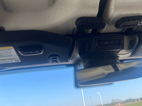 Used 2024 Jeep Gladiator Sport image 27