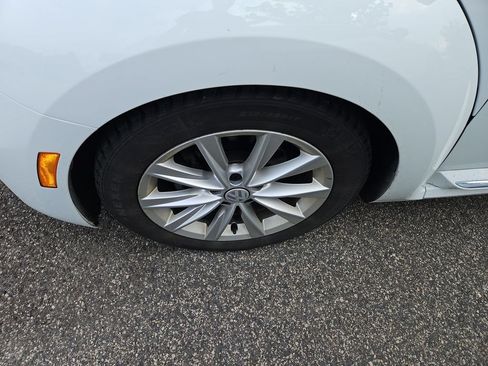 Used 2019 Volkswagen Beetle 2.0T SE FWD image 3