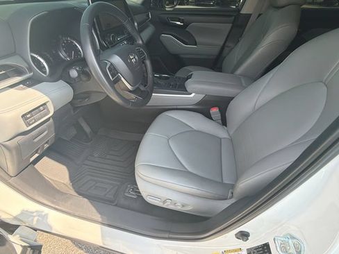 Used 2026 Toyota Highlander XLE AWD/4WD image 9