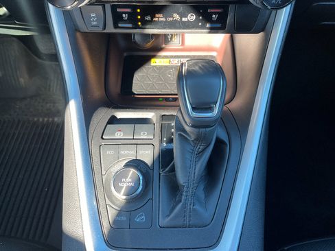 Used 2024 Toyota RAV4 Limited image 22