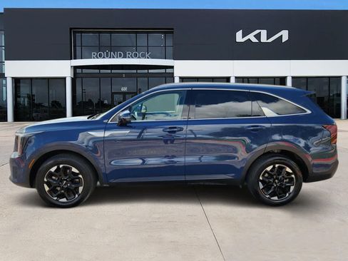 Certified 2025 Kia Sorento S FWD image 4