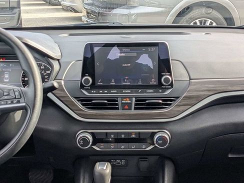 Used 2025 Nissan Altima 2.5 SV FWD image 16