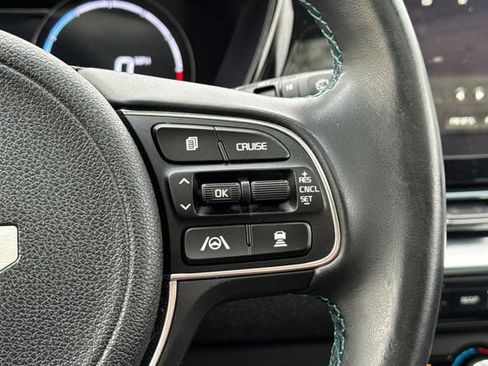 Used 2022 Kia Niro EX Premium image 35