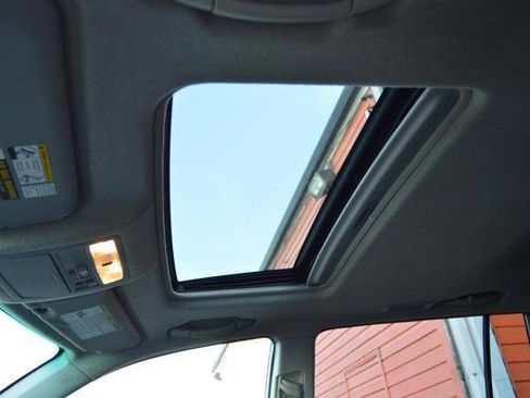 Used 2012 Toyota Highlander Limited w/ Tow Pkg AWD/4WD image 29