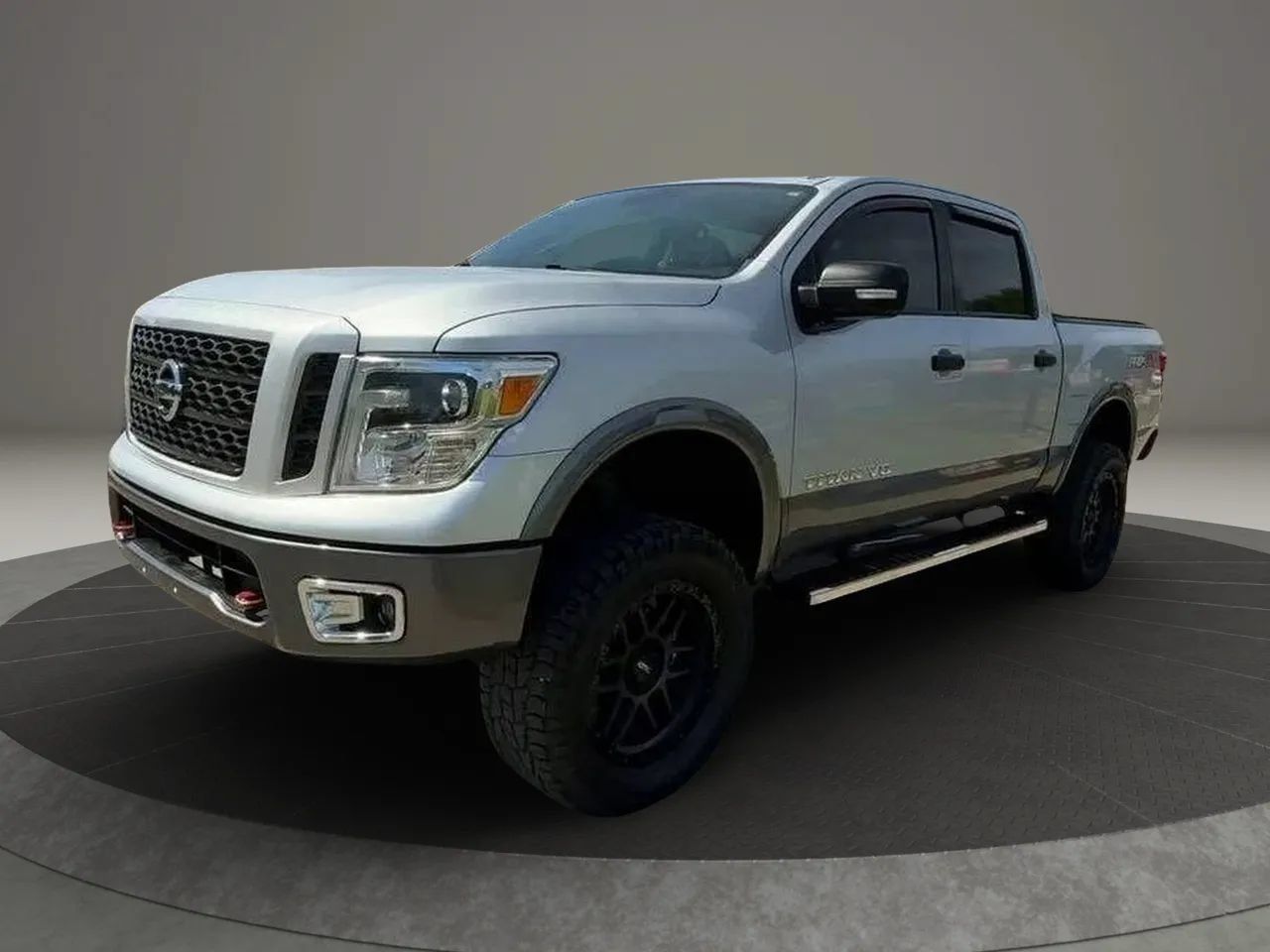 Used 2018 Nissan Titan PRO-4X AWD/4WD image 3