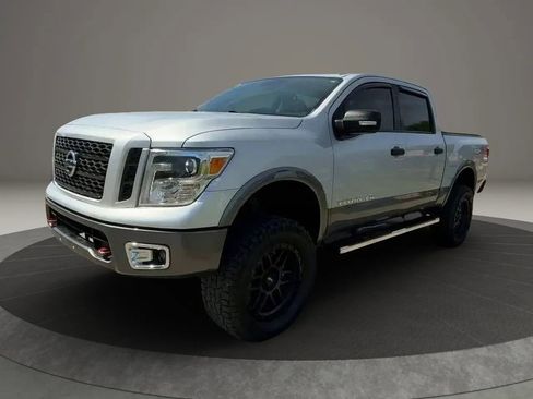 Used 2018 Nissan Titan PRO-4X AWD/4WD image 3